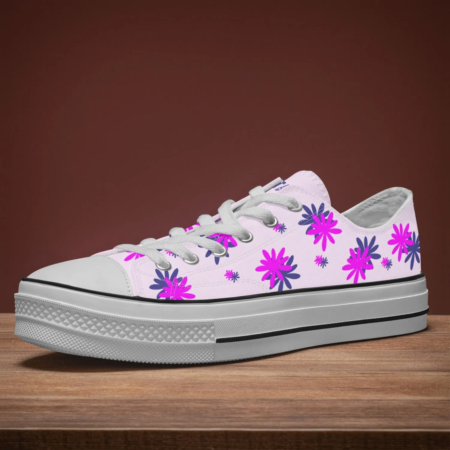 Low Canvas Shoes with Flowers